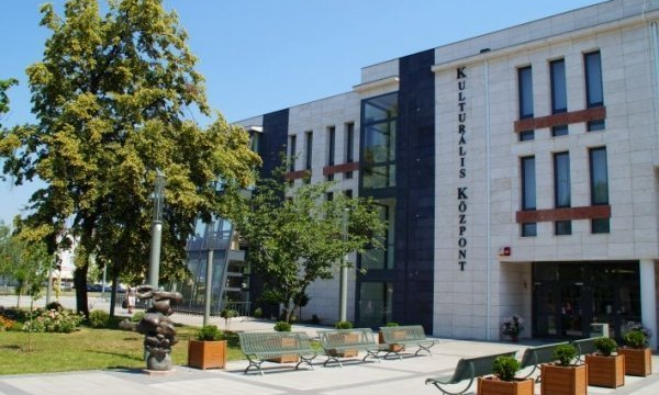 Galánfi Csaba egyetemi előadó tanár előadása